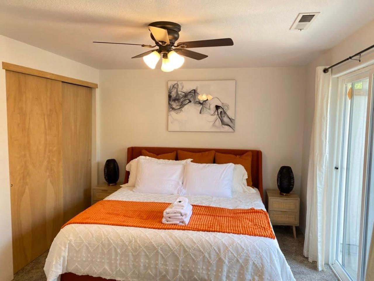 Hot Tub! King Bed-Firepitt-Near Airport& Freeway Villa Medford Buitenkant foto