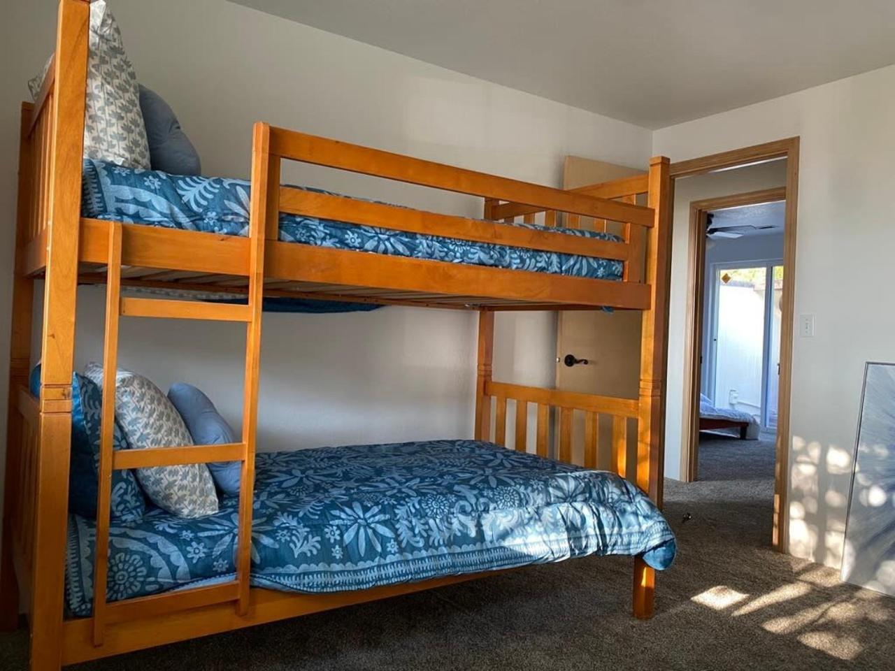 Hot Tub! King Bed-Firepitt-Near Airport& Freeway Villa Medford Buitenkant foto