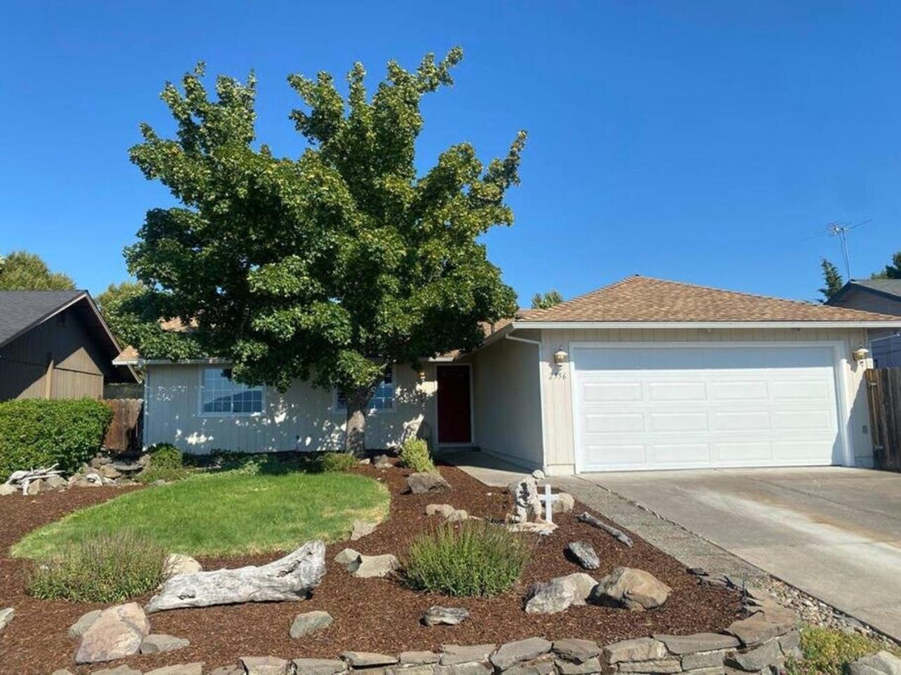 Hot Tub! King Bed-Firepitt-Near Airport& Freeway Villa Medford Buitenkant foto