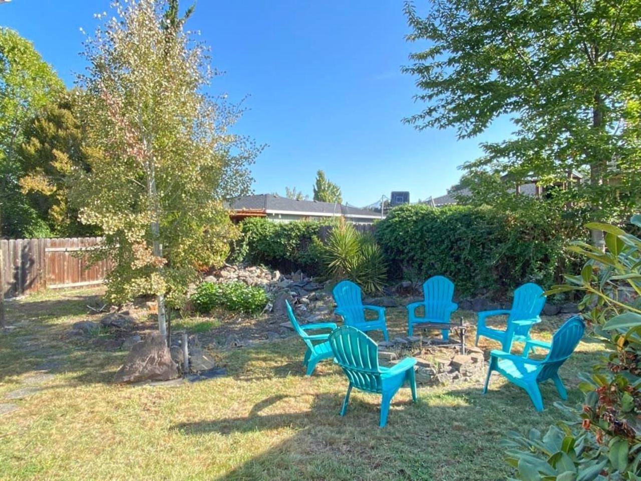 Hot Tub! King Bed-Firepitt-Near Airport& Freeway Villa Medford Buitenkant foto